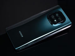 荣耀Play5 活力版测试：94.4%超高屏占比66W超级快充