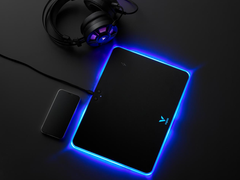 视觉盛宴  雷柏V10RGB幻彩背光无线充电游戏鼠标硬垫图赏