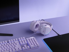 情人节来袭，雷柏为电竞玩家准备了两套属于情侣的浪漫。