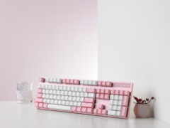 粉嫩玩咖，雷柏V500PRO草莓牛奶多模版无线游戏机械键盘