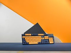 可连接5台设备 雷柏V500PRO多模版蔚蓝黄潮背光游戏机械键盘图赏