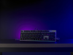 浸水测试，双RGB，雷柏V520RGB幻彩背光防水游戏机械键盘视频