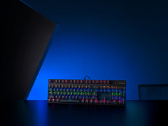 金质靓键 雷柏V500C混彩背光游戏机械键盘图赏