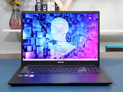 2.5K 120Hz高清高刷大屏创作本，华硕灵耀Pro16 2022深度评测