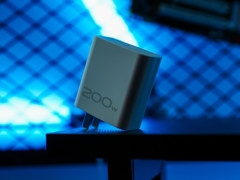 iQOO 10 Pro评测：200W/10分钟 刷牙洗脸的时间又变短了