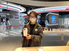 一大早排起长队，京东电器iPhone14现货发售现场火爆