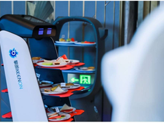2022年餐饮收入近4万亿 送餐机器人加速行业数智化进程