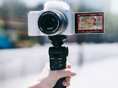 索尼预计于三月下旬发布一款全画幅 ZV 系列相机，搭载全画幅 cmos