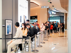 技术大爆发的荣耀Magic5系列开启首销，线下火爆一机难求