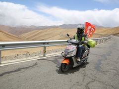 雅迪冠能T5山区版挑战珠峰成功，助力用户持续扩宽骑行边界