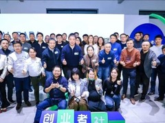阿里云创业者社群｜2024 年大模型怎么干？先行者的预言，和创业者的焦虑