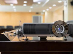 欧盟对灯泡投影仪“说不”？激光投影仪技术成熟，不断上新