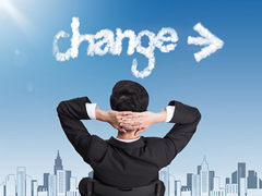 云数仓神话Snowflake意外换CEO求变，股价暴跌 20%