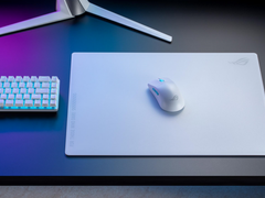 轻盈顺畅，玩转FPS电竞，必备ROG高能电竞鼠标垫