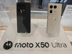 联想首款AI手机moto X50 Ultra亮相Tech World，这是一台AI“真香”机？