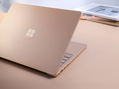 Surface Laptop 第7版图赏：轻盈便携，AI加速与精美设计并驾齐驱