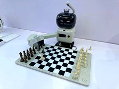 首发国际象棋版！商汤科技元萝卜全家族亮相2024世界机器人大会