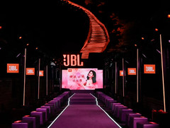 潮领科技，炫启新声  JBL携手赵露思开启绮「思」妙「响」长城夜