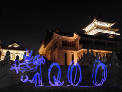 iQOO 13真机外观首曝，背部灯效兼顾科技与美学