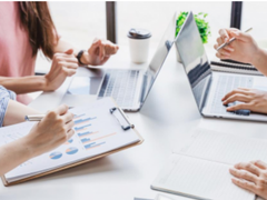 2025年高亮投影仪怎么选?这三款打造白天影院