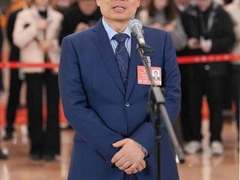 周云杰走上首场“代表通道”：科技创新是品牌立足世界的关键变量
