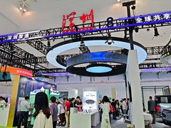 “深圳智造”组团出道2025消博会 荣耀AI终端生态展示中国科技创新