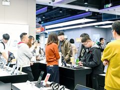 折叠屏手机“润物无声”占领年轻消费，京东MALL最低价不到3000元