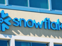 通过PostgreSQL打造AI数据基座，Snowflake收购数据库厂商Crunchy Data