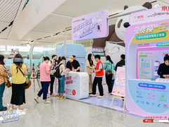 直击西安咸阳机场：京东充电宝换新局活动现场排长队 旅客直呼“太及时”