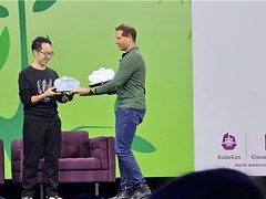 华为云王泽锋荣获 CNCF 终身成就奖，开源精神引领云原生未来