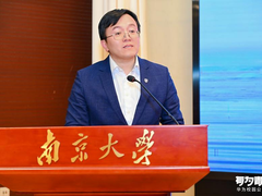 鸿蒙公开课·总裁校园行对话南大学子：一场技术与思想的“破界”之旅！