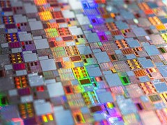 突破供电瓶颈，英特尔代工实现功率传输的跨代际飞跃