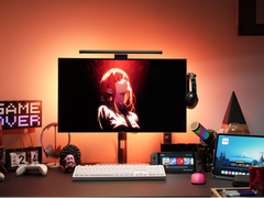 高端电竞房必备显示器！爱攻32'' OLED 双模显示器 AGP327UZD