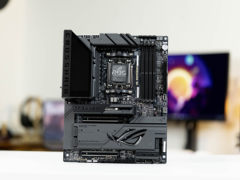 AMD锐龙7 9850X3D首发绝配！ROG CROSSHAIR X870E DARK HERO旗舰主板评测