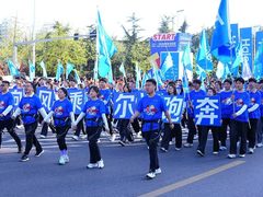 行业较轻！海尔AI运动外骨骼机器人亮相海尔·2026青马