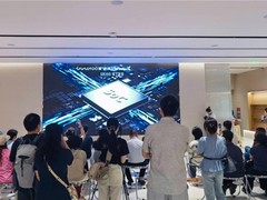 消费级裸眼3D赛道迎来新变量：ViewX联合腾讯新互动推出Liber显示器