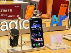 全球首款机器人手机荣耀Robot Phone发布，京东MALL现货到店引预订潮