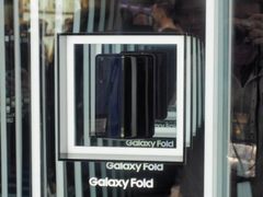 折叠屏技术集大成，解析三星Galaxy Z TriFold的工艺密码