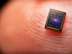 离量子计算机又进一步！英特尔发布全新硅自旋量子比特芯片Tunnel Falls